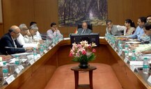 दिल्ली में हवा बनी जहर, स्थिति से निपटने के लिए उपराज्यपाल ने दिए ये निर्देश