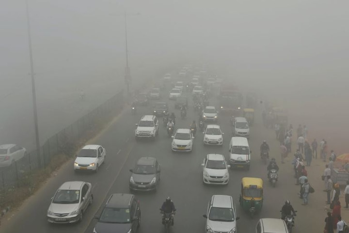 Smog rises to emergency levels, Delhi Schools Closed This Week दिल्ली-NCR में स्मॉग का क़हर जारी, आज नहीं होगा ऑड ईवन पर फैसला: सूत्र
