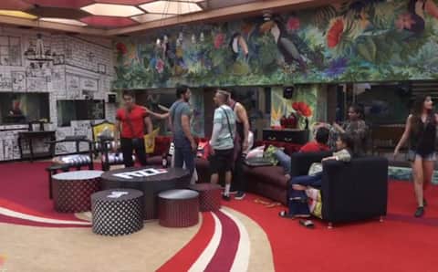 Bigg Boss 11: बड़े ट्विस्ट के बाद घर का नया कैप्टन बना ये कंटेस्टेंट Bigg Boss 11: बड़े ट्विस्ट के बाद घर का नया कैप्टन बना ये कंटेस्टेंट