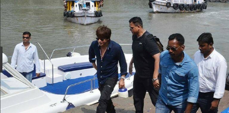 शाहरूख पर चिल्लाते दिखे अलीबाग के MLC जयंत पाटिल, वीडियो वायरल VIDEO: Shah Rukh Khan scolded by Maharashtra MLC: You may be a superstar, but you don’t own Alibaug शाहरूख पर चिल्लाते दिखे अलीबाग के MLC जयंत पाटिल, वीडियो वायरल