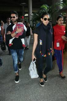 बेटी मीशा को सीने से लगाए एयरपोर्ट पर दिखे शाहिद कपूर, देखें तस्वीरें