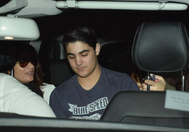 आपको बता दें कि अक्षय कुमार की आने वाली फिल्म 'पैडमैन' की कहानी उनकी पत्नी ट्विंकल खन्ना ने ही लिखी हैं. हाल ही में एक मैग्जीन के लिए कराए फोटोशूट के लिए ट्विंकल खन्ना को सोशल मीडिया यूजर्स ने उन्हें  ट्रोल किया था.