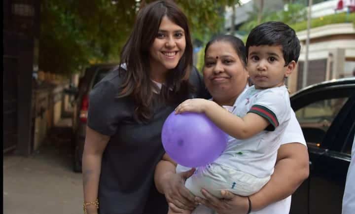 एकता कपूर भी यहां तुषार के बेट लक्ष्य के साथ पहुंचीं थीं. बता दें कि अभिषेक कपूर एकता कपूर के कज़िन हैं. (Photo: Manav Mangalani)