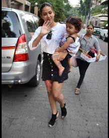 PICS: बेटी मीशा को पेंटिंग कराने लेकर पहुंची मीरा, रंगो में डूबी हुई बाहर निकलीं