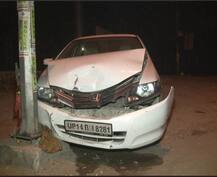 कार से कुचल कर गर्भवती महिला की मौत, नाबालिग चला रहा था गाड़ी