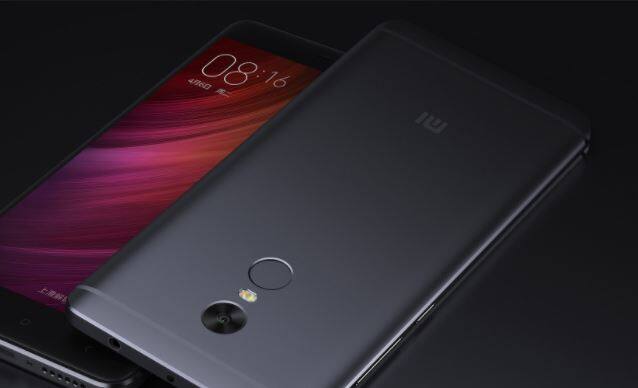 कैमरा फ्रंट की बात की जाए तो स्मार्टफोन में 13 मेगापिक्सल का रियर और 5 मेगापिक्सल का सेल्फी कैमरा दिया गया है. स्मार्टफोन में फिंगरप्रिंट सेंसर व इन्फ्रारेड सेंसर भी दिया गया है.