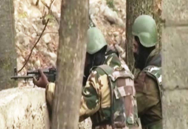 J&K: Encounter between Security forces and terrorists in Kulgam जम्मू-कश्मीर के कुलगाम में आतंकियों से मुठभेड़ में सेना का जवान शहीद