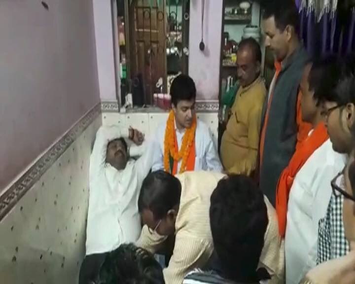 viral video of nand gopal gupta nandi minister uttar pradesh योगी के मंत्री नंदी का वीडियो वायरल, दिख रहे हैं पैर दबवाते और मसाज कराते