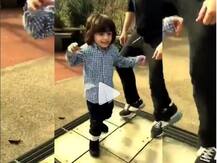 शाहरुख खान ने दिखाया अबराम का अब तक का सबसे मस्ती वाला अंदाज, देखें वीडियो