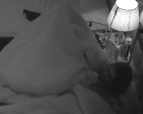 बेनाफ्शा ने प्रियांक को नॉमिनेशन प्रक्रिया से बचाने के लिए अपने आप को 2 हफ्ते के लिए नॉमिनेट कर लिया है. हालांकि प्रियांक ने बेनाफ्शा को ऐसा करने से मना किया था लेकिन बेनाफ्शा ने कहा, ''प्रियांक तुम जानते नहीं हो, मैं दोस्ती के लिए कुछ भी कर सकती हूं.''