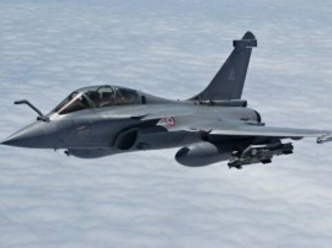 राफेल पर कांग्रेस ने मोदी सरकार को फिर घेरा, कहा- 41 फीसदी महंगे दामों पर खरीदे गए विमान राफेल पर कांग्रेस ने मोदी सरकार को फिर घेरा, कहा- 41 फीसदी महंगे दामों पर खरीदे गए विमान