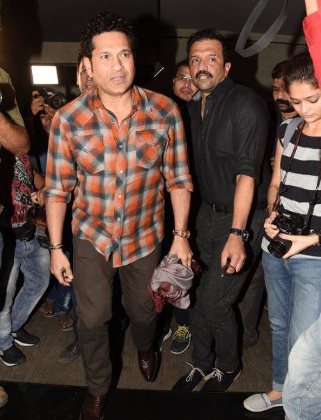 क्रिकेट के भगवान कहे जाने वाले सचिन तेंदुलकर भी ये फिल्म देखने पहुंची. (Photo: Manav mangalani)