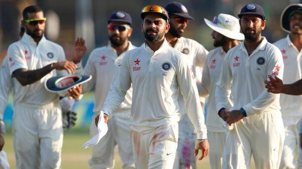 अजेय रथ पर सवार भारतीय टीम अपने अपले कार्यक्रम के लिए तैयार है. तकरीबन ढाई महीने के बाद भारत एक बार फिर श्रीलंका के खिलाफ टेस्ट सीरीज में उतर रहा है जहां उसकी कोशिश अपनी पिछली सफलता को दोहराने की होगी. टीमें वही हैं, लेकिन जगह अलग है.