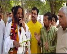 अयोध्या क्यों जा रहे हैं श्रीश्री? आखिर उनके पीछे कौन है?