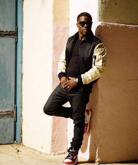 केविन हार्ट- अमेरिकन एक्टीर, कॉमेडियन, राइटर और प्रोड्यूसर केविन हार्ट के यूं तो इंस्टा पर तकरीबन 55 मिलियन फॉलोअर्स हैं लेकिन ये इंस्टा के सबसे ज्यादा कमाने वाले सेलिब्रिटी हैं. इन्हें इंस्टा पर एक पोस्ट के लिए 6.5 करोड़ रूपए मिलते हैं.