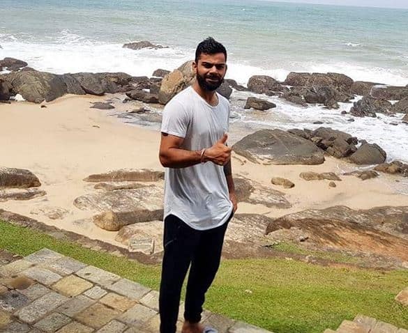 फोर्ब्स मैग्जीन के मुताबिक, विराट कोहली इंस्टाग्राम की एक पोस्ट के लिए 3.2 करोड़ रूपए कमाते हैं. इंडियन सेलेब्स में विराट ही इस लिस्ट में शामिल हो पाए हैं.