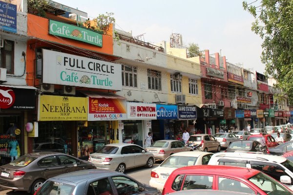 Delhi khan market top most market दुनिया के सबसे महंगे रिटेल स्पॉट में शामिल है खान मार्केट, सलमान भी थे नाम में इंटरेस्टेड