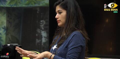 Bigg Boss 11: बंदगी की हरकतों के चलते हॉस्पिटल में एडमिट पिता, घर से भी निकाला गया Bigg Boss 11: बंदगी की हरकतों के चलते हॉस्पिटल में एडमिट पिता, घर से भी निकाला गया