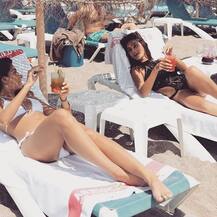 समंदर में नहाकर नमकीन हुईं शिबानी