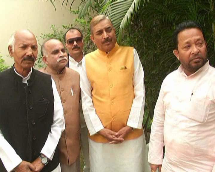 यूपी: इंदिरा गांधी के जन्मदिवस पर होने वाली मैराथन दौड़ पर भी चढ़ा भगवा रंग