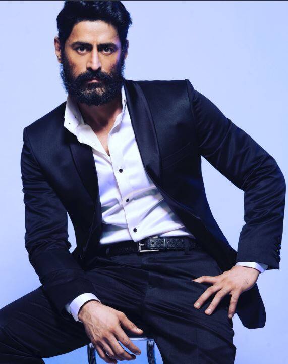 टीवी शो 'देवों के देव महादेव' में भगवान शिव का किरदार निभा चुके एक्टर मोहित रैना भी एक एपिसोड में काम करने के लिए 1 लाख रुपये लेते हैं.