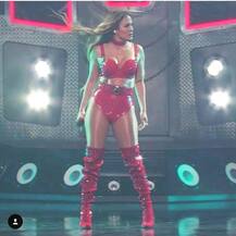 इंस्टा पर जेनिफर की सेल्फी और Hot तस्वीरों ने फैंस को दीवाना बनाया