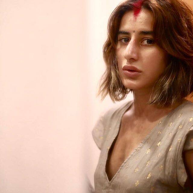  सलोनी ने अपनी तस्वीरों से इंस्टा पर आग लगा रखी है.
