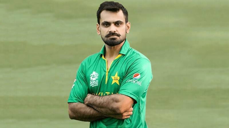 Mystery on Pakistani cricketer Mohammad Hafeez for Corona test intact ann पाकिस्तानी क्रिकेटर मोहम्मद हफ़ीज़ की कोरोना टेस्ट को लेकर मिस्ट्री बरकरार, पॉजिटिव, नेगेटिव और फिर से पॉजिटिव