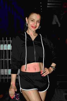 डिनर करने पहुँचे अमीषा और जायेद, तस्वीरों में हुए कैद