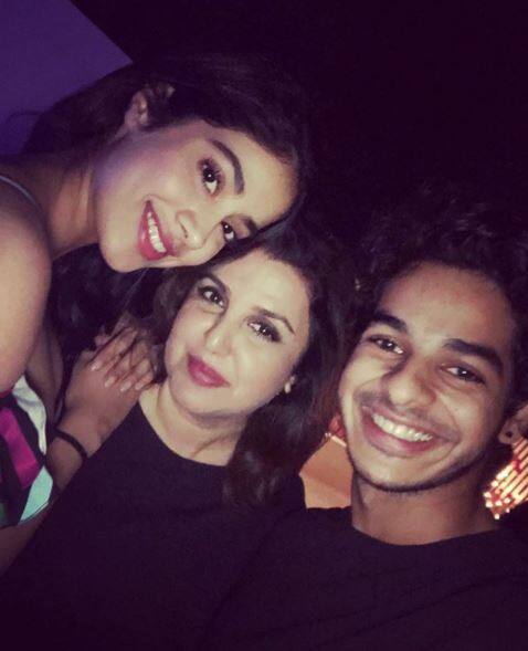 ‘धड़क’ फिल्म से बॉलीवुड में एंट्री करने जा रहे ईशान खट्टर और जाह्नवी कपूर भी इस पार्टी का हिस्सा रहे.