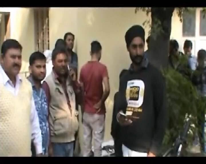 इलाके के बुजुर्ग बताते हैं कि उन्होंने ऐसी कोई चीज आज तक नहीं देखी, वन विभाग के अधिकारी बता रहे हैं कि ऐसा कोई जीव जसपुर के जंगलों में नहीं रहता. लेकिन 12 साल से बंद कमरे को जब खोला गया तो ये सामने था और प्रत्यक्ष को भला प्रमाण की क्या आवश्यकता.