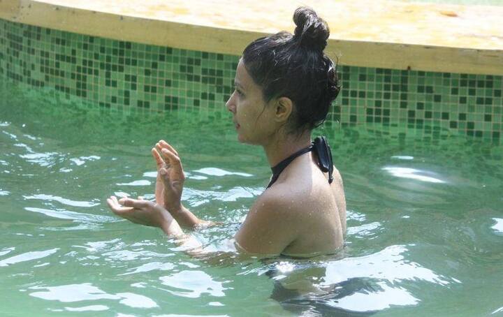 उन्होंने बताया कि प्रियांक के साथ वो मौज-मस्ती सिर्फ एक मजाक था. वे दोनों सिर्फ अच्छे दोस्त हैं.