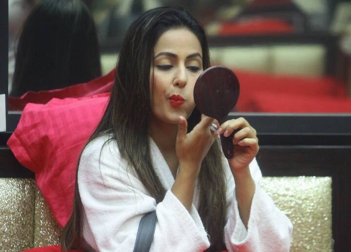 हिना के बारे में स्टेटमेंट देते हुए बेनफ्शा ने कहा कि उनकी दोस्ती सच्ची थी लेकिन वे ये भी जानती हैं कि हिना ने उनकी काफी बैक बीचिंग भी की है.