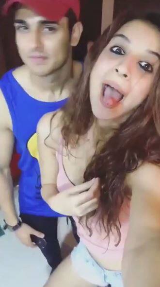 उन्होंने ये भी कहा कि लोगों को उनका मजाक करने का तरीका समझ नहीं आया. हालांकि अब बेनफ्शा पछता रही हैं और उनका कहना है कि घर के अंदर उन्हें ऐसी चीजों के लिए ज्यादा सर्तक रहना चाहिए था.