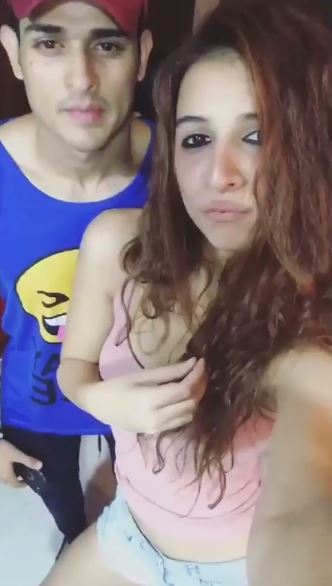 उन्होंने ये भी कहा कि लोगों को उनका मजाक करने का तरीका समझ नहीं आया. हालांकि अब बेनफ्शा पछता रही हैं और उनका कहना है कि घर के अंदर उन्हें ऐसी चीजों के लिए ज्यादा सर्तक रहना चाहिए था.