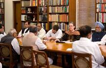 संसद के शीतकालीन सत्र में रुकावट पैदा कर रही है मोदी सरकार: सोनिया