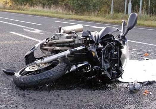 बताते चलें कि हाल ही में आए एक नियम के अनुसार अब बाइक ख़रीदने वालों को शोरूम से ही हेलमेट खरीदना पड़ेगा. ये भी बता दें कि बाइक एक्सीडेंट्स में ज़्यादातर मौतें सिर पर गंभीर चोट लग जाने की वजह से होती हैं.