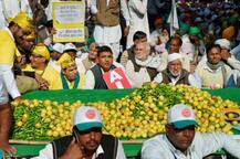 कर्ज माफी के लिए दिल्ली में किसानों का जोरदार प्रदर्शन, खुदकुशी करने वाले किसानों की विधवाएं हुईं शामिल