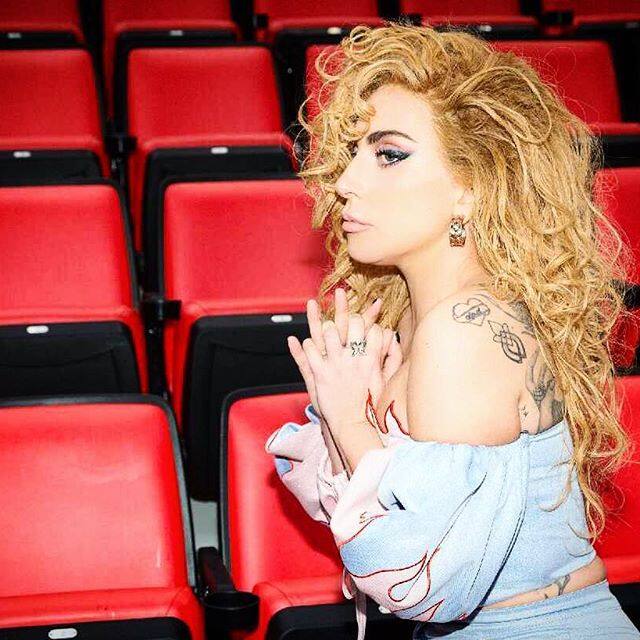 बताते चलें कि गागा ने पॉप जगत में बेहद कम उम्र में सफलता हासिल कर ली थी.