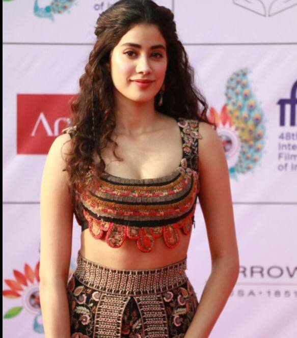 बता दें कि जाह्नवी की डेब्यू फिल्म का ऐलान हो गया है. जाह्नवी मराठी फिल्म सैरट के हिंदी रिमेक धड़क से बॉलीवुड में डेब्यू करेंगी. (Photo: Manav Mangalani)