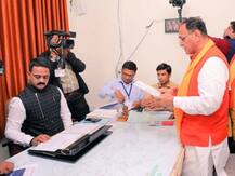 जानें- पिछले चुनाव से अब तक कितनी बढ़ी है सीएम रूपाणी और उनकी पत्नी अंजलि की संपत्ति