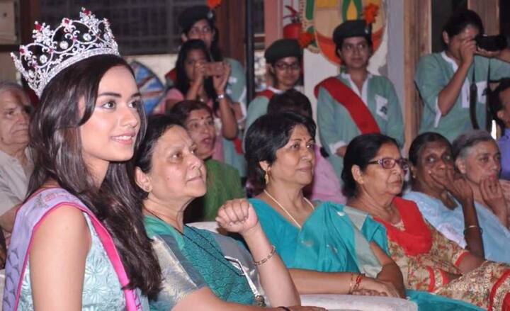 मिस वर्ल्ड बनकर देश का नाम पूरी दुनिया में रोशन करने वाली मानुषी उस वक्त मिस इंडिया का खिताब जीती थीं. यही वजह है कि जब वो मिस इंडिया बनने के बाद अपने स्कूल पहुंची थी तब उनके लिए उनके स्कूल में कार्यक्रमों का आयोजन किया गया था. उन्होंने बड़ी तसल्ली से इनका आनंद लिया.