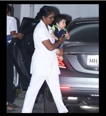  11 महीने के तैमूर अली खान नानी बबीता कपूर के घर के सामने किए गए स्पॉट