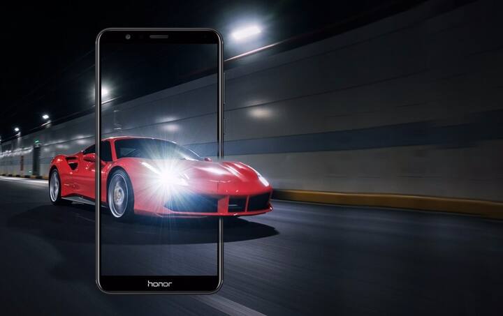 Honor 7X के फीचर्स की बात करें तो इस स्मार्टफोन में 4 जीबी रैम और 64 जीबी का इंटरनल स्टोरेज है, और इसका डिस्प्ले 5.93 इंच का है. इतना ही नहीं इस डिवाइस में कंपनी नया ऑक्टा-कोर करीन 659 Soc का प्रोसेसर दे रही है.