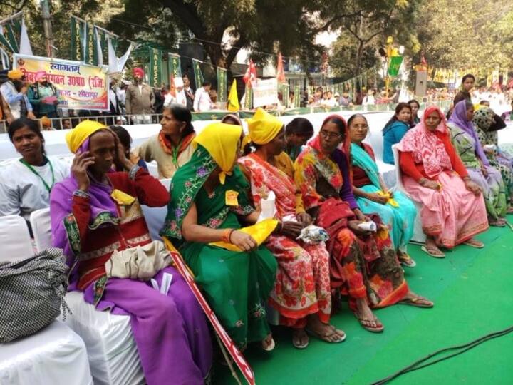   देश भर में किसान आए दिन फसल खराब हो जाने और कभी न खत्म होने वाले कर्ज से परेशान होकर आत्महत्या करते रहते हैं. लेकिन कड़वा सच ये है कि सरकार और प्रशासन की उदासीनता ने हमारे अन्नदाताओं को कभी इस समस्या से उबारने की ठोस कोशिश भी नही की. यही वजह है कि ऊंची ब्याज दर पर कर्ज लेने वाले किसान कभी मुनाफे में नही आ पाते.