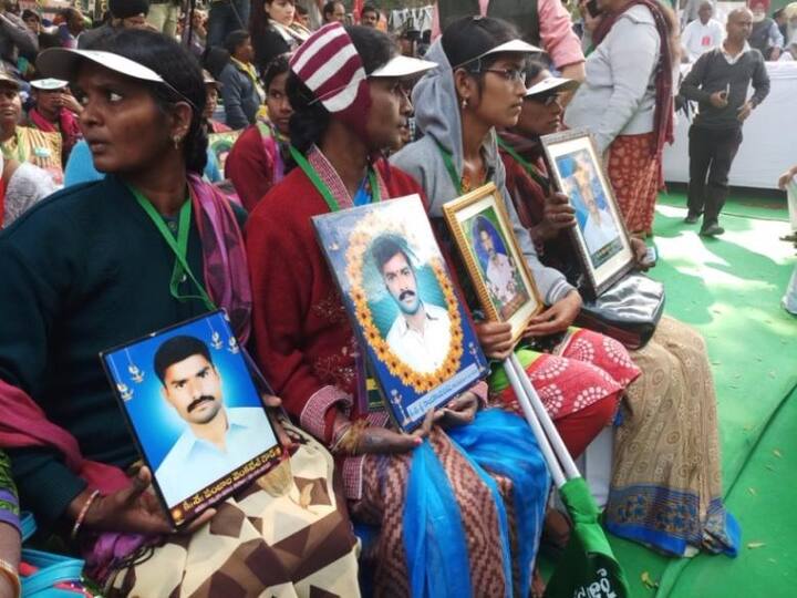   पहला बिल जो इस संसद में पास हुआ वो है 'किसान ऋण मुक्ति बिल'. इस बिल में कहा गया है कि देश भर के किसानों का 20 नवम्बर 2017 तक का सारा कर्जा माफ हो, साथ ही जिन किसानों ने किसी साहूकार, निजी बैंक से लोन लिया हो उसे भी माफ किया जाए. 