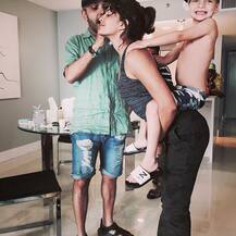 पोस्ट करते Viral हो गई जैकलीन की पोल योग वाली ये तस्वीर