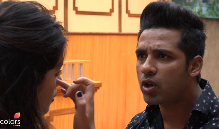 इस दौरान बंदगी और पुनीश के बीच भी झगड़ा देखने को मिला. बंदगी ने पुनीश से कहा, ''तुम हिना खान की बातों में कैसे आ सकते हो.'' पुनीश ने कहा कि वह हर बात पर प्लान करके जवाब नहीं दे सकता है.