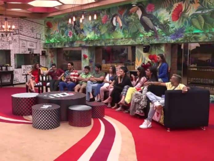 रिएलिटी शो 'बिग बॉस' सीजन 11 से बीते हफ्ते बेनाफ्शा को सबसे कम वोट मिलने के चलते घर से बाहर जाना पड़ा. बेनाफ्शा ने घर से बाहर आते ही कई सारे राज से पर्दा तो उठाया ही है, साथ ही उन्होंने घर में अपने दोस्तों को निशाने पर भी ले लिया है.