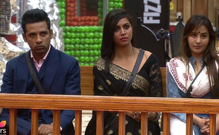 अर्शी खान ने प्रियांक को धमकी देते हुए कहा है, ''मैं तेरा मार-मार के बुरा हाल कर दूंगी.'' इस सारे विवाद की जड़ प्रियांक का अर्शी के ऊपर पर्सनल कमेंट करना है.